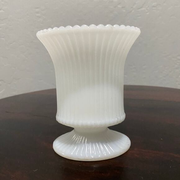 Milk glass vase oval pedestal EO Brody vintage Made in USA 5” - Picture 1 of 8